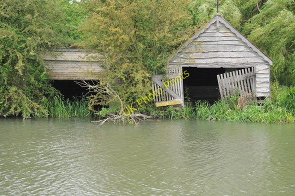 Photo 6"x4" Boathouses on the Thames Moreton\/SP4101 c2011