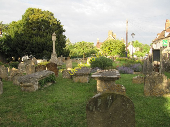Photo 6"x4" St Andrews Churchyard Headington c2011