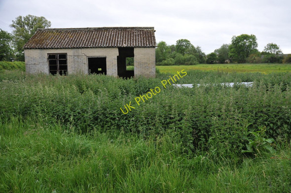 Photo 6"x4" Farm building, Bablock Hythe West End\/SP4204 c2011