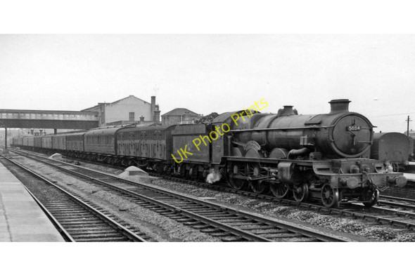 Photo 6"x4" Swindon Station, with Up  Parcels train Swindon\/SU1685 c1962