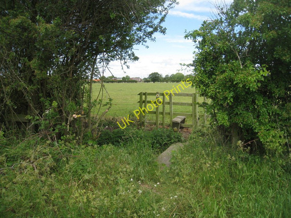 Photo 6"x4" Stile on the footpath from Barnby to Coddington Coddington\/SK8354 c2011