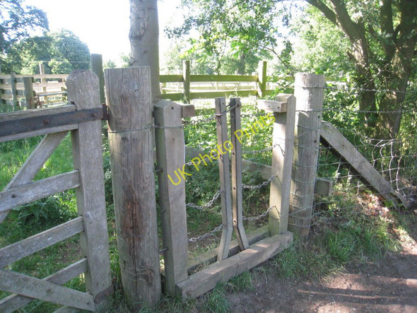 Photo 6"x4" Is this a gate ? Fulbeck\/SK9450 c2011