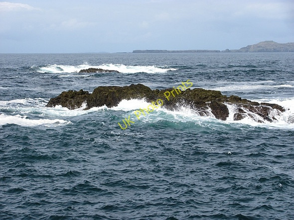 Photo 6"x4" Skerry off Staffa Port an Fhasgaidh c2011