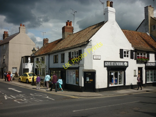 Photo 6"x4" The junction of Cheapside with Gracious Street Knaresborough c2011