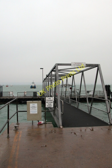 Photo 6"x4" The Hayling ferry, goes between Hayling Island and Portsea Island Baffins c2006