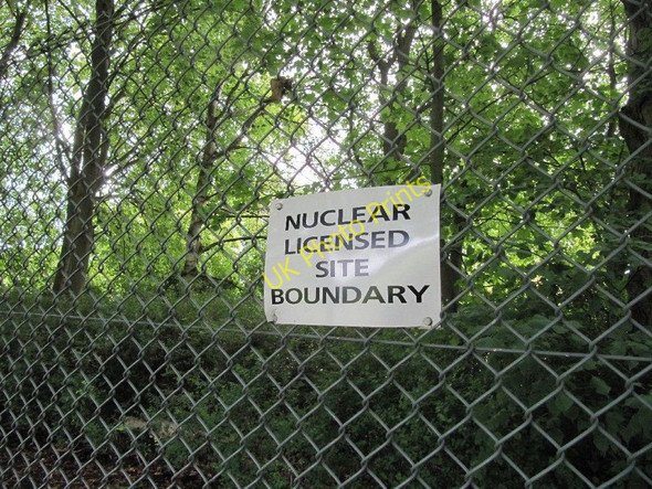 Photo 6"x4" Sign on the fence Chilton\/SU4885 c2011