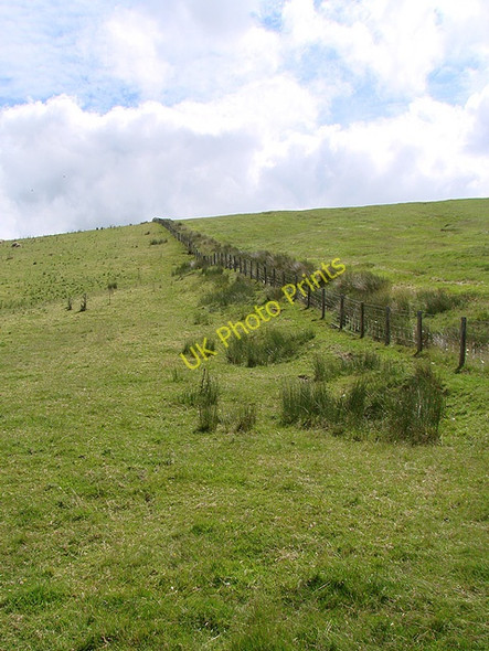 Photo 6"x4" Fence line on Llechwedd y Glyn Tynyrwtra\/SN8885 c2011
