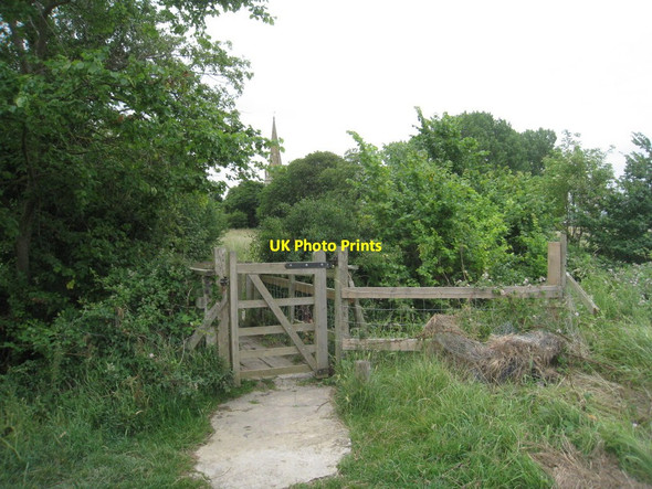Photo 6"x4" Footbridge on the path to the church at Honeybourne Honeybourne c2011