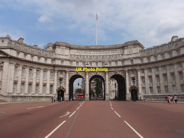Photo 6"x4" The end of The Mall Westminster c2011