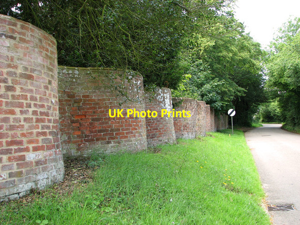 Photo 6"x4" Old crinkle-crankle wall beside Walpole Road, Bramfield Bramfield\/TM4073 c2011
