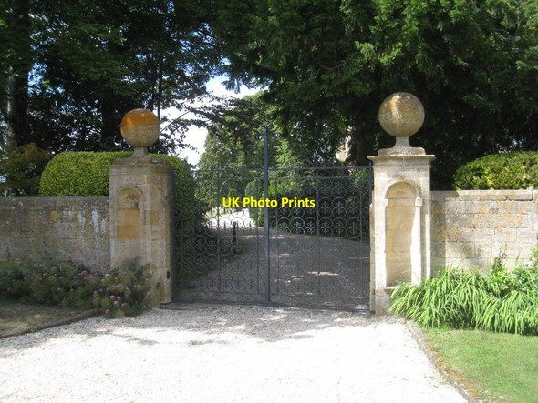 Photo 6"x4" The gates to Stanton Court Stanton\/SP0634 c2011