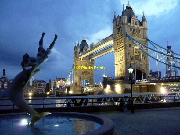 Photo 6"x4" The Dolphin and Tower Bridge, London London c2011 P1
