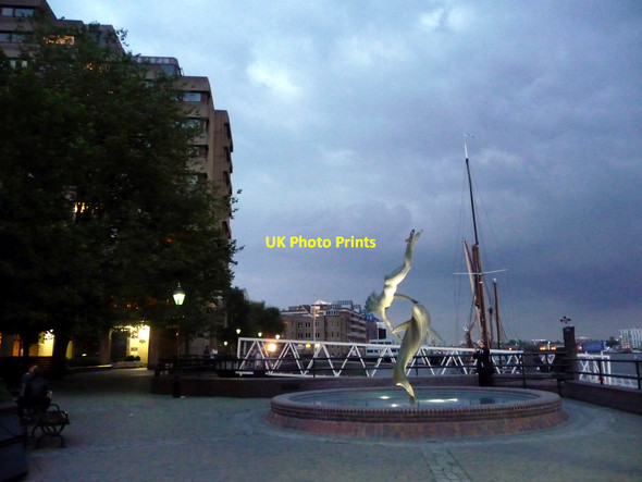 Photo 6"x4" The Dolphin, Tower Bridge, London London c2011