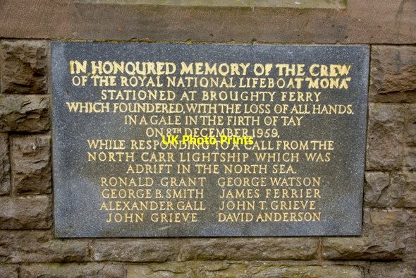 Photo 6"x4" Memorial on the old Lifeboat Station, Broughty Ferry Tayport c2011