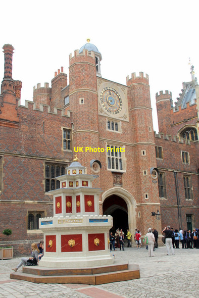 Photo 6"x4" Wine Fountain, Hampton Court Palace, Surrey Surbiton c2011