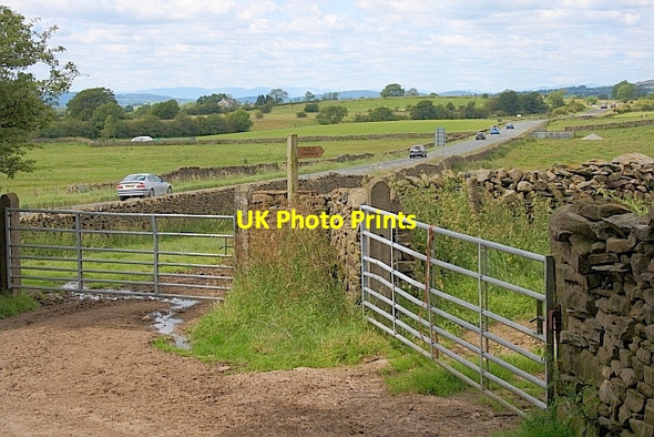 Photo 6"x4" Twin Gates, Whinney Mire Lane Cold Cotes\/SD7171 c2011