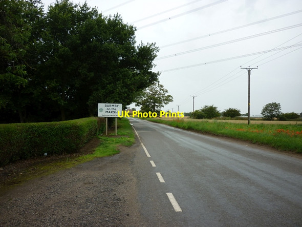 Photo 6"x4" Entering Barmby on the Marsh, East Yorkshire Barmby on the Marsh c2011