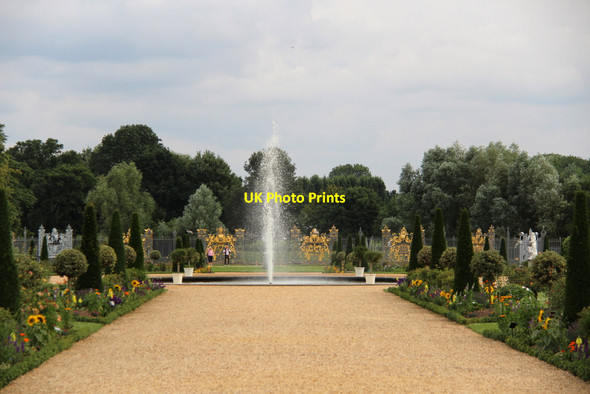 Photo 6"x4" Formal Garden, Hampton Court Palace, Surrey Surbiton c2011