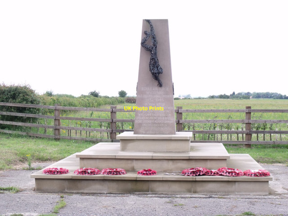 Photo 6"x4" RAF Wickenby Memorial Fulnetby c2011