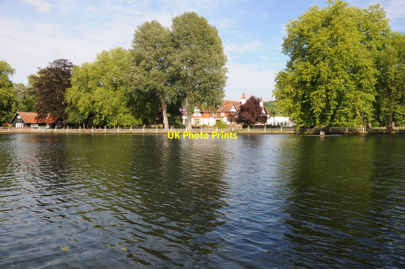 Photo 6"x4" The Thames at Bisham Marlow\/SU8586 c2011