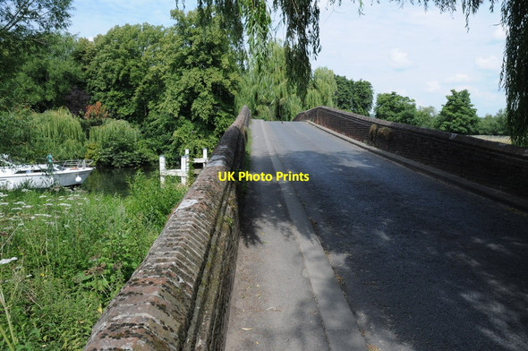 Photo 6"x4" On Sonning Bridge Sonning c2011