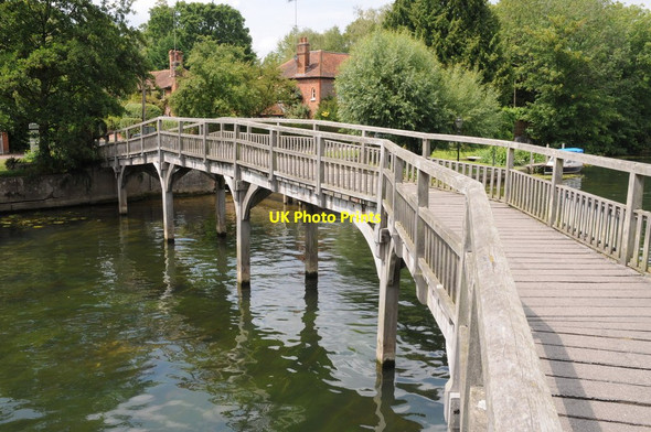 Photo 6"x4" Footbridge near Marsh Lock Henley-on-Thames c2011