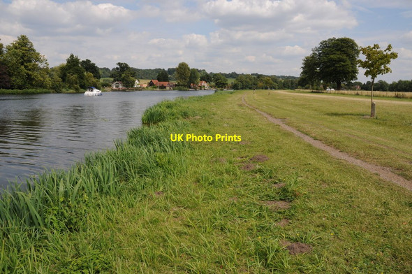Photo 6"x4" The Thames Path opposite Greenlands Greenlands\/SU7785 c2011