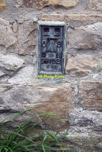 Photo 6"x4" Benchmark bracket on the Institute Aysgarth c2011