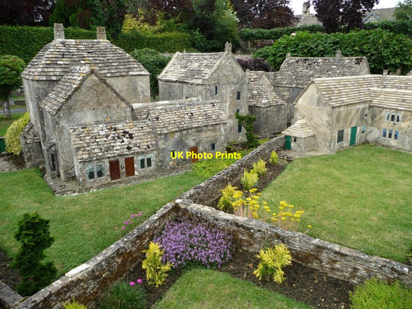 Photo 6"x4" Bourton back gardens [in miniature] Bourton-on-the-Water c2011