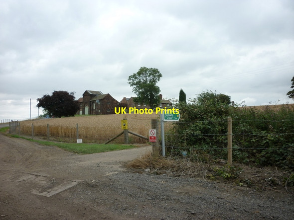 Photo 6"x4" A public footpath to Havercroft & Ryhill Foulby c2011