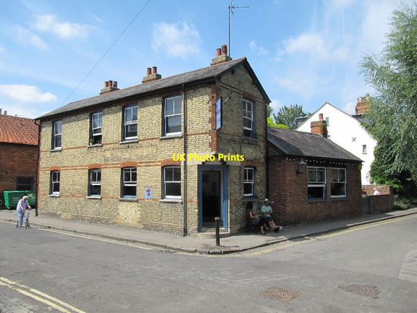 Photo 6"x4" Sat outside the Watermans Oxford\/SP5106 c2011