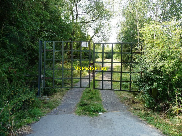 Photo 6"x4" Private gated track off Haw Park Lane Notton\/SE3413 c2011