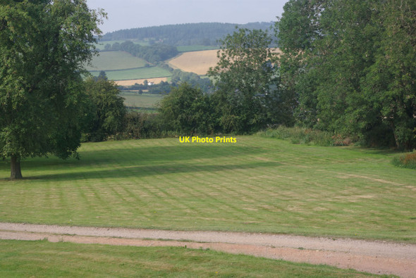 Photo 6"x4" Pilgrim Hotel - grounds Wormelow Tump c2011