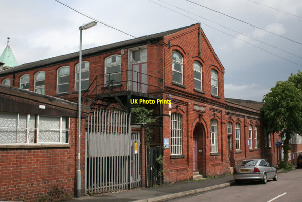 Photo 6"x4" Former Slimma clothing factory Leek\/SJ9856 c2011