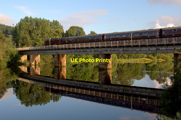 Photo 6"x4" The Royal Scotsman crossing the Tay on the rail bridge at Perth Perth\/NO1123 c2011