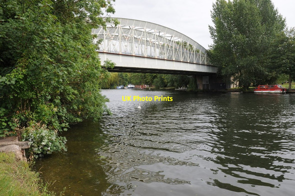 Photo 6"x4" Railway bridge over the Thames Eton c2011