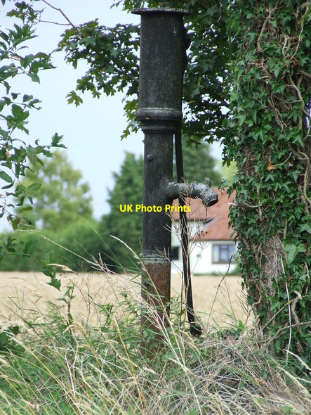 Photo 6"x4" Old Water Pump Cranmer Green c2011