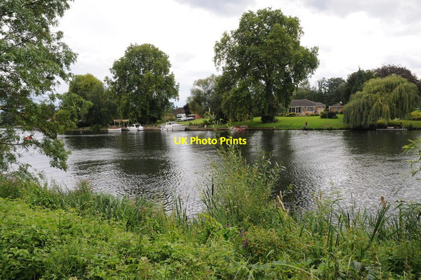 Photo 6"x4" The Thames near Dorney Lake End c2011