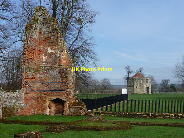 Photo 6"x4" Ruins of Cowdray Castle Midhurst Midhurst c2010