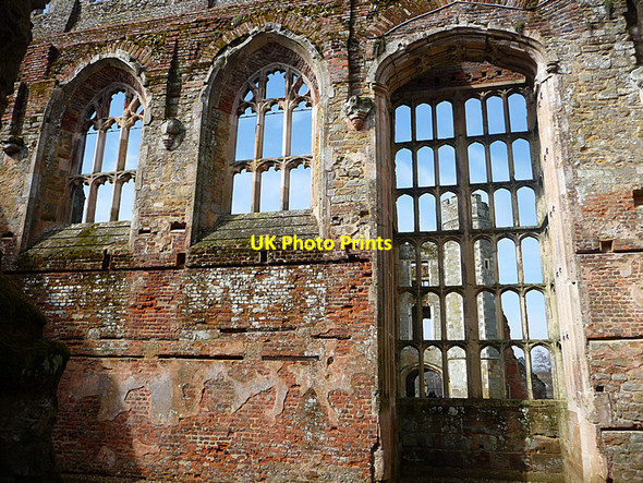 Photo 6"x4" Ruins of Cowdray Castle Midhurst Midhurst c2010