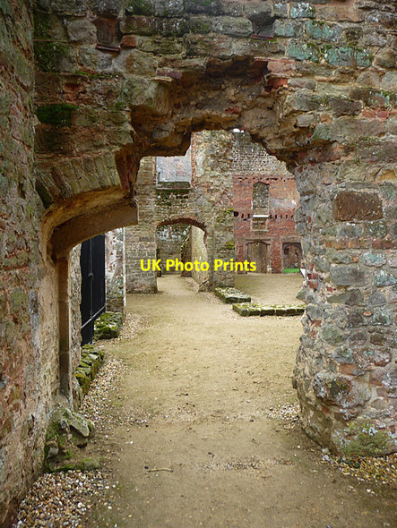 Photo 6"x4" Ruins of Cowdray Castle Midhurst Midhurst c2010 P1
