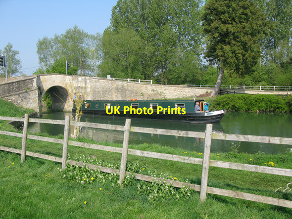 Photo 6"x4" Narrow boat passing under Canal Bridge, Radcot Radcot c2011