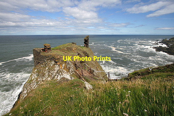 Photo 6"x4" The remains of Fast Castle Wheat Stack c2011