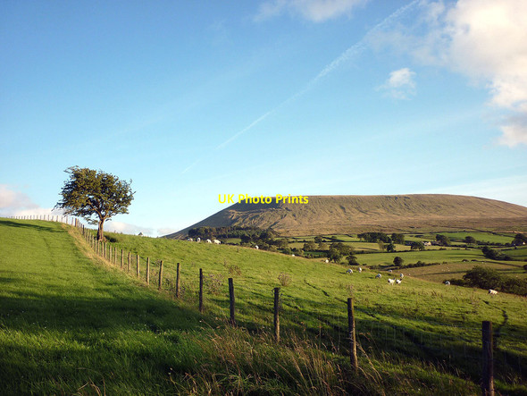 Photo 6"x4" Pendle Hill and a fence above Twiston Beck Rimington c2011