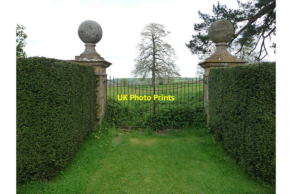 Photo 6"x4" Garden of Chastleton House Chastleton c2010