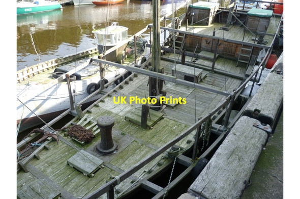 Photo 6"x4" Chinese junk in Eyemouth Harbour Eyemouth c2011 P1