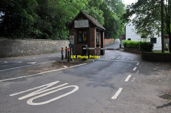 Photo 6"x4" Toll booth, Whitchurch-on-Thames Pangbourne c2011