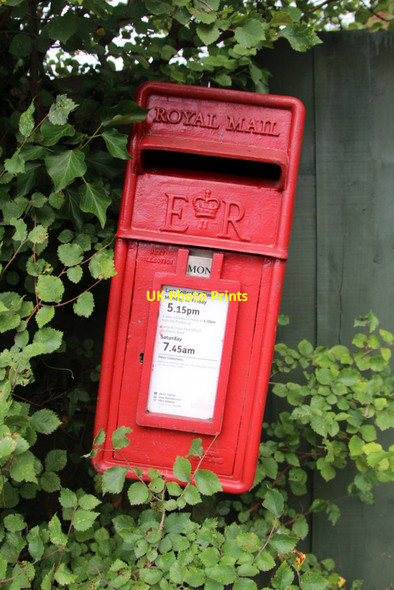 Photo 6"x4" Elizabeth II Postbox, Shire Lane, Horn Hill, Chalfont St Peter, Buckinghamshire Chalfont Common c2011