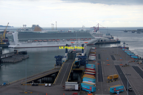 Photo 6"x4" P & O Azura at Dublin Harbour, Ireland Ringsend c2011