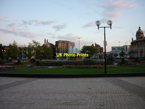 Photo 6"x4" The fountain at Queens Gardens, Hull Kingston upon Hull c2011